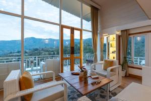 SaffronStays Prism Hill Duplex Room