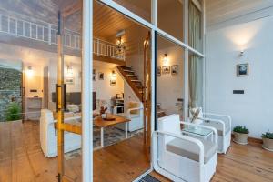 SaffronStays Prism Hill Duplex Room