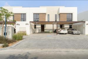 Desert Key - Large Family Villas Near Ferrari World & Yas Mall