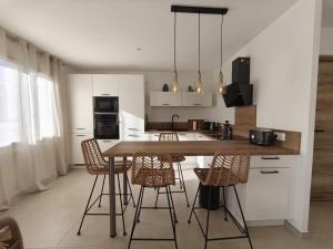 Cosy Riviera Apartment with Terrace near the beach