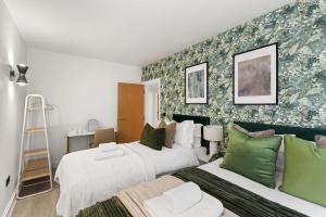 GF Gem Next River Thames Fast Access Central London