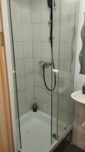 Beautiful 1BR Apt in Prime Central Location