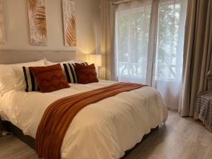 Chique Modern Apartment - WI-FI and Queen Bed