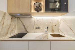 Historical apartment in the heart of Paris -8