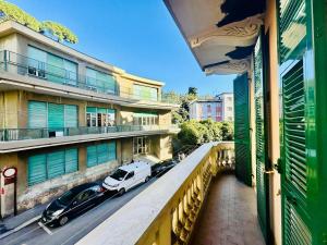 2 Bedrooms & Balcony, 5 minutes to Airport, Sestri Ponente Aeroporto