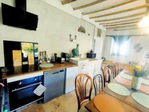 Grand gîte champêtre ! LA SOURCE DE NOS RACINES - CORPS DE FERME AU COEUR DU PARC NATUREL DE LAVESNOIS