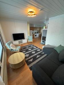 Aurora riverside home