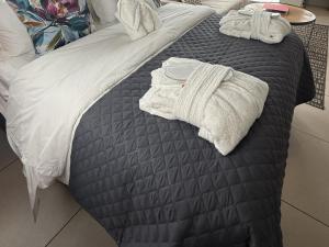 Urban Elephant, The Rose