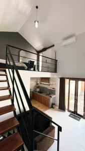 Loft Mezannine Brown Sutji Lliving Villa Apartment