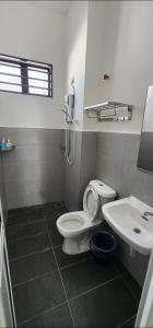 Spacious 4 bedroom homestay