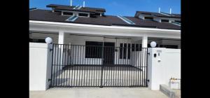Spacious 4 bedroom homestay