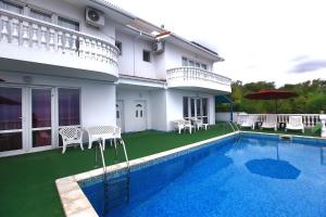 Luxury Villa Italiana with LargePanoramicSeaview and Private Pool