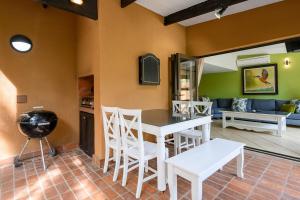 San Lameer 3007 - 3 Bedroom Superior - 6 pax - San Lameer Rental Agency