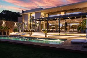 Luxury 5-Bed Beach Villa in Cala Vinyes