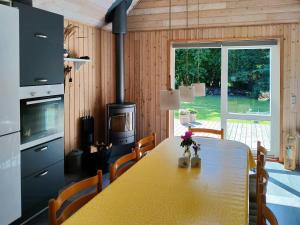 Home Near Beach With Wilderness Bath
