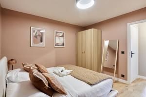 Bright Air-Conditioned Apartment in the Marais