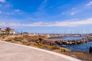 Villa near the ocean with private pool and garage
