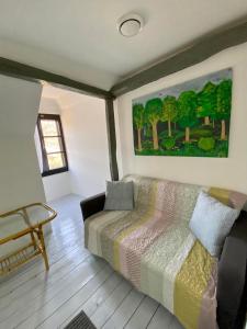 2-10 fő, 4 szoba, fedett jakuzzi, nagy udvar, tűzrakóhely, sütögető