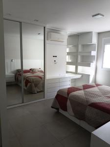 Apartamento amplo com bela sacada