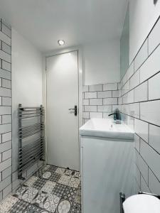 Spacious 4-Bedroom Flat in Fulham