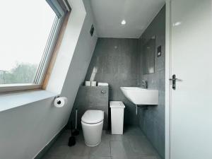 Spacious 4-Bedroom Flat in Fulham