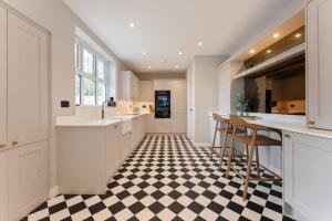 Luxury Four Bedroom Home Near Sandbanks