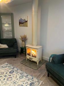 Newly Renovated Beachside Retreat for 10