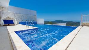 Üzümlü 3 bedroom secluded villa with private pool hot tub