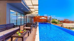 Luxury 5 bedroom villa with private pool and Jacuzzi