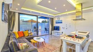 Üzümlü 1 bedroom secluded villa with private pool hot tub