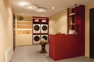 Bob W Munich City West