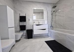 Modern apartment with pool and close to the beach