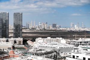 Free housekeeping visits during your stay - StayShort - Sophisticated Studio in JVC that Sleeps 2 with Balcony