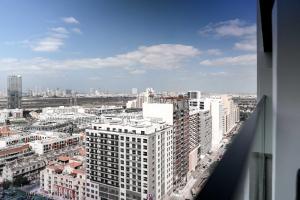 Free housekeeping visits during your stay - StayShort - Sophisticated Studio in JVC that Sleeps 2 with Balcony