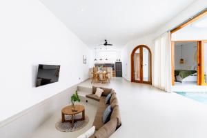 Brand New Twins Modern Villa Central Canggu