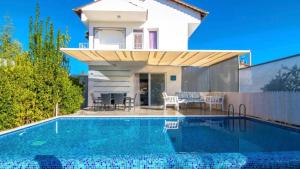 Çalış 3 bedroom villa with private pool hot tub