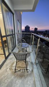 Executive 1BR with pool & City views Westlands