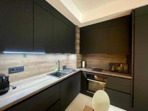 Urban Pearl 1BR at BW