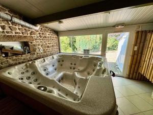 La Clef Decamp Moulin du Gast 35pers jacuzzi sauna billard baby