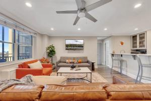 Cozy condo w screened balcony