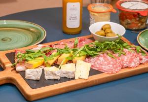 B&B HOME Rueil-Malmaison Gare