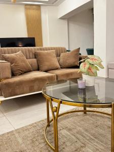 شقة فندقية فيو النيل في الزمالك رقم هاتف صفر صفر اتنين صفر واحد واحد صفر اتنين اربعه ثلاثه صفر 222