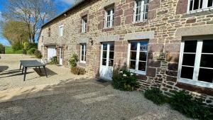 La Longère 1750 Hambye piscine grand jardin