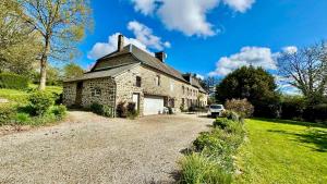 La Longère 1750 Hambye piscine grand jardin