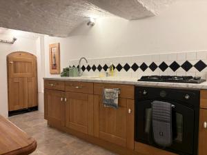 Charming 2 Bed House in Central Shrewsbury