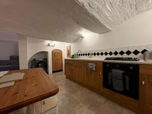 Charming 2 Bed House in Central Shrewsbury