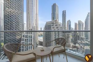 Vogue Vacation Homes, Downtown The Lofts near Burj Khalifa and Dubai Mall, Two Bedroom Apartment with Balcony and City Skyline View, Access toAmenities