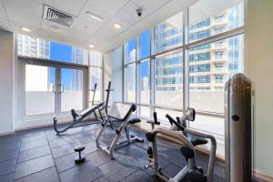 Vogue Vacation Homes, Downtown The Lofts near Burj Khalifa and Dubai Mall, Two Bedroom Apartment with Balcony and City Skyline View, Access toAmenities