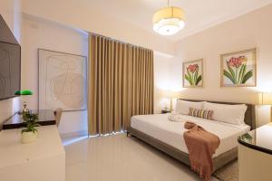 Luxury City Center Condo, Roof Top Jacuzzi