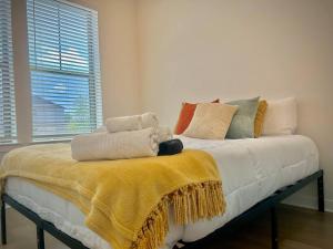 Modern & Cozy Work-Friendly Getaway with Pool & Gym